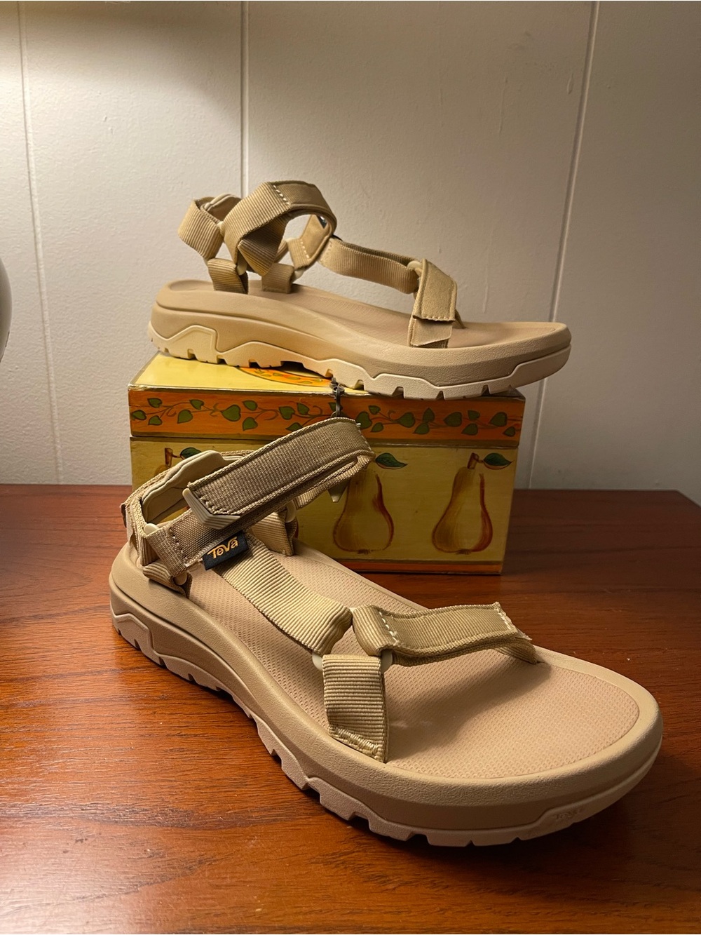 Teva women’s hurricane XLT3 sandals size 9